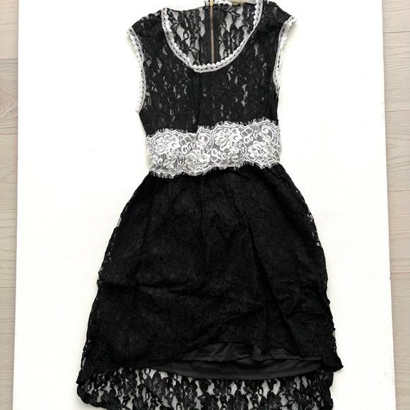 Finn & Clover Lace Open Back Dress Black  White ( M ) - Picture 1 of 3